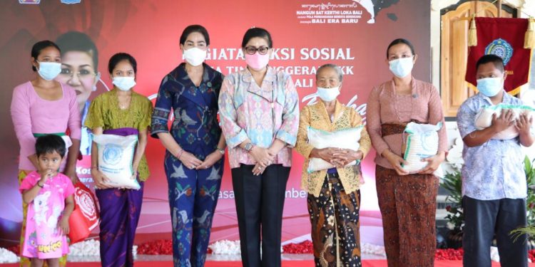 Ny. Putri Koster Kembali Gelar Aksi Sosial Menyapa dan Berbagi di Tengah Masyarakat