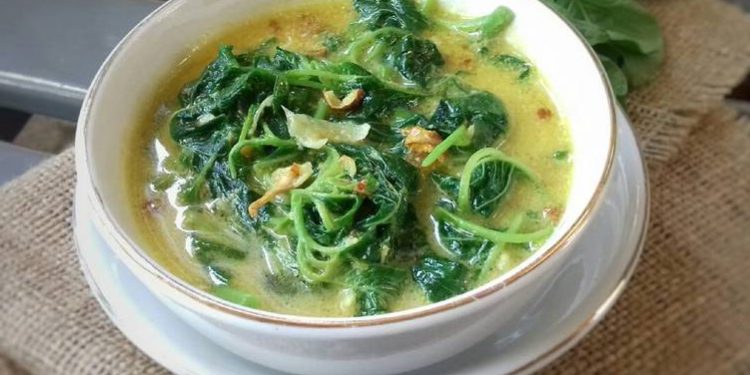 Sederhana & Enak, Berikut Resep Sayur Bayam Kuah Santan Di Rumah