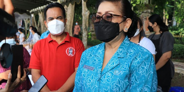 Ny Putri Koster Kunjungi Pasar Rakyat Jelang Galungan dan Kuningan