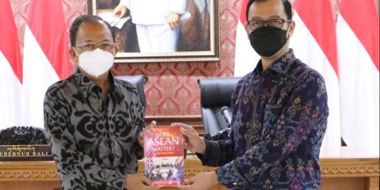 Dihadapan Delegasi Diplomatik ASEAN, Gubernur Koster Sampaikan Pembangunan Harmonis Alam Bali