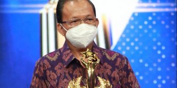 Gubernur Koster Raih People of The Year 2021,Best Governor For Healthcare & Action Against Pandemic