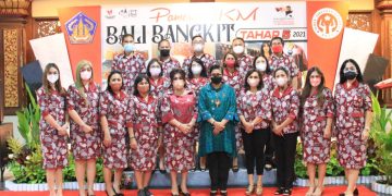 Terima Kunjungan Dekranasda Minahasa dan Bogor, Ny Putri Koster Sampaikan Upaya Pelestarian Tenun Bali