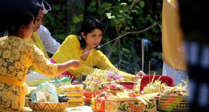 Tamayang kolem Di Perayaan Kuningan, simbol kekuatan Perlindungan