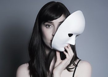 Berikut 5 Tipe Perempuan Yang Simpal Luka Melalui Amarah