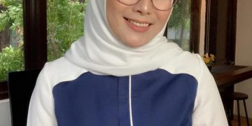Desainer Nina Nugroho Terawang Tren Busana Muslim Artis 2022, Warna Bold dan Putih Jadi Primadona
