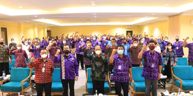 Gubernur Koster Buka Musda Pengurus Daerah Federasi Serikat Pekerja Pariwisata di Nusa Dua