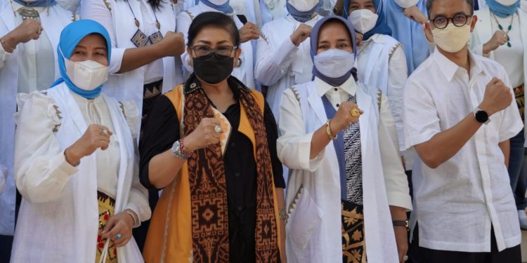 Puji Kolaborasi Kain Tenun Bali dan Lampung, Ny Putri Koster Harap Perajin Dua Provinsi Makin Sejahtera