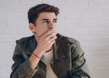 Terangsang Ketika Melihat Istri Orang Lain, Normalkah?