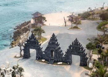 Beginilah Daya Tarik Pantai Melasti Yang Terletak Di Bali Selatan