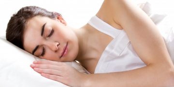 Efek Posisi Tidur Yang Salah Untuk Kecantikan Kulit Wajah