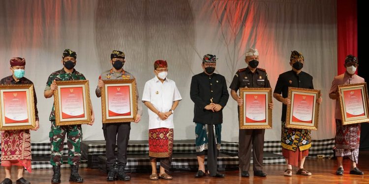 Wagub Cok Ace Luncurkan Buku “Padma Bhuwana”, Kupas Pembangunan Bali Dengan Masing-Masing Taksunya