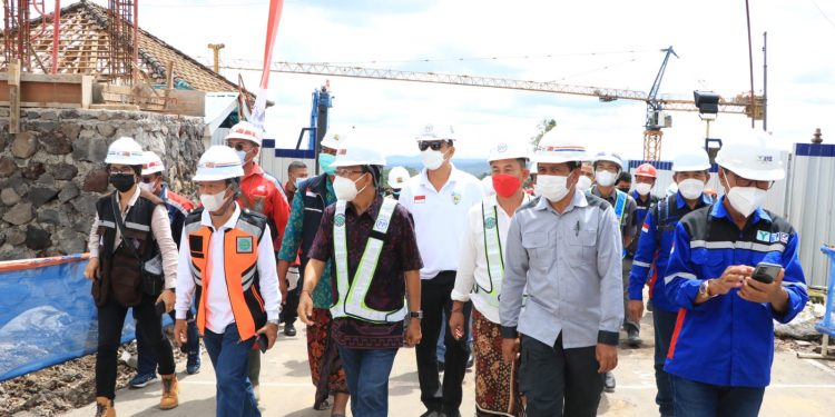 Gubernur Koster Tinjau Progres Pembangunan Pelindungan Kawasan Suci Besakih