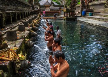 Berwisata Sambil Menyejukkan Diri, Berikut Tempat Melukat Di Bali
