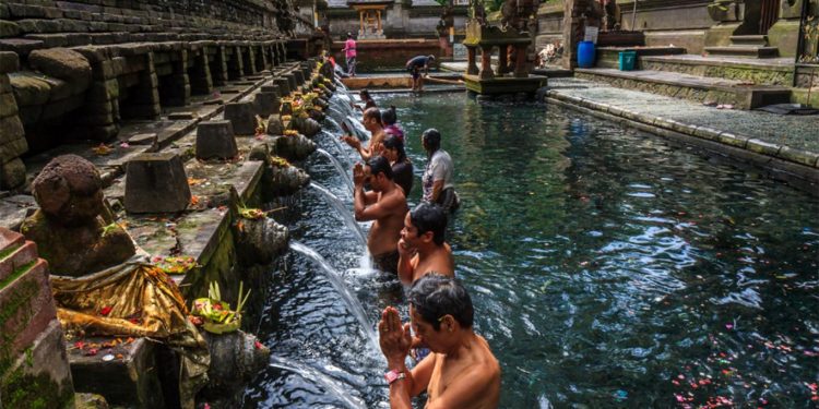 Berwisata Sambil Menyejukkan Diri, Berikut Tempat Melukat Di Bali