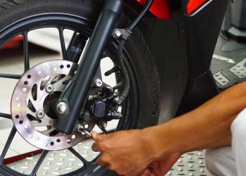 Masih Musim Hujan, Ini Tips Rawat Rem Cakram Motor agar Tetap Awet