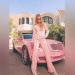 Terobsesi dengan Tracksuit, Paris Hilton Rilis Merek Sendiri
