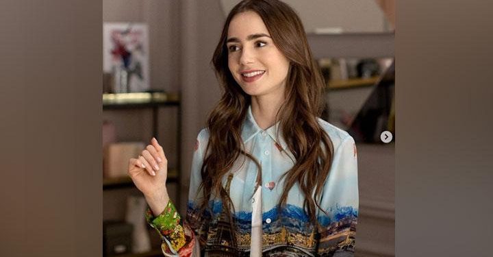 Lily Collins Sering Mendatangi Ahli Penyakit Kaki saat Syuting Emily in Paris