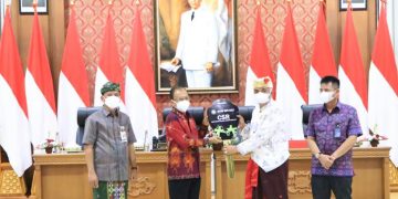 BPD Bali & PT. Pegadaian salurkan CSR Mobil,  Gubernur Koster Terus Berjuang Kuatkan Desa Adat di Bali
