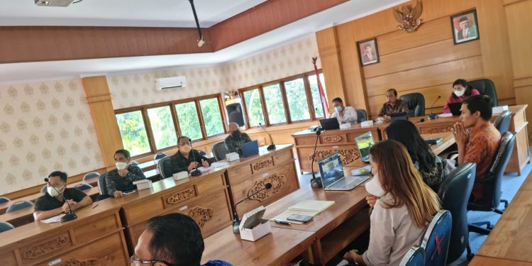 Lindungi & Selesaikan Sengketa Konsumen, Kadisperindag Bali Buka Sosialisasi Perlindungan Konsumen dan Pengenalan BPSK Denpasar