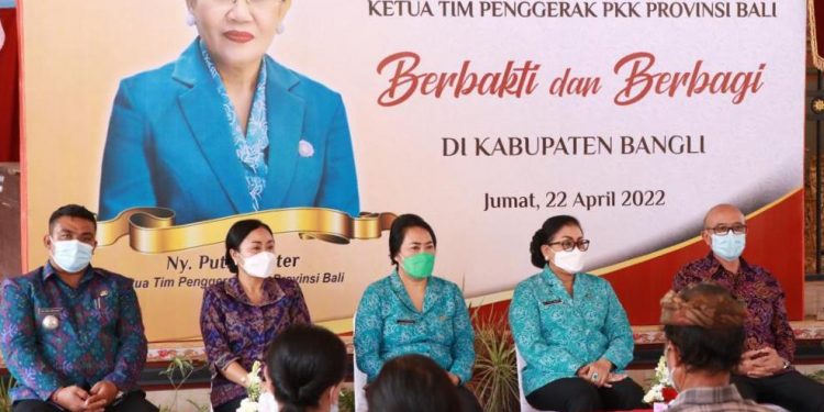 Ny.Putri Koster Kembali Gelar Aksi sosial “Berbakti dan Berbagi” di Kabupaten Bangli