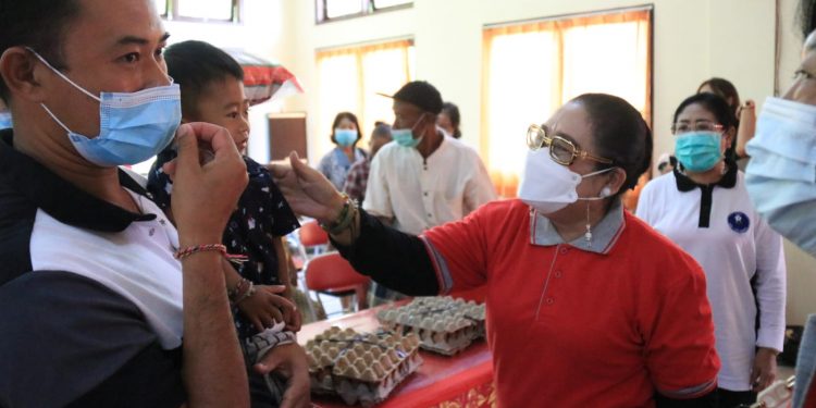 Serangkaian HUT Ke-59, BKOW Bali Bantu Lansia, Difabel dan Anak Stunting