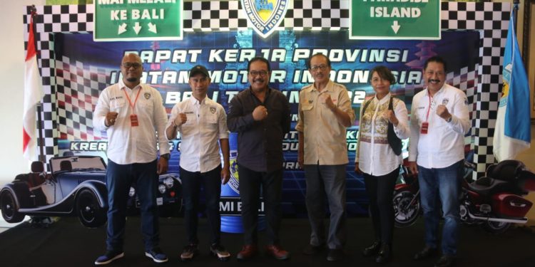Buka Rapat Kerja Tingkat Provinsi IMI, Wagub Bali Harapkan Kreativitas & Soliditas Membangun Pariwisata Berkelanjutan