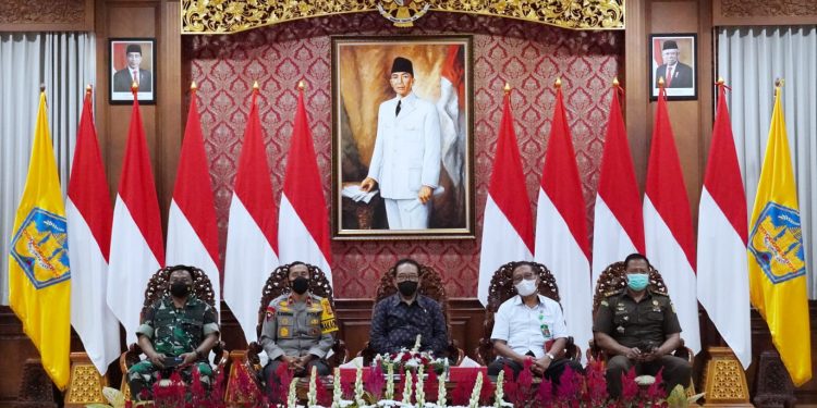 Wagub Cok Ace Hadiri Peringatan HUT Otonomi Daerah ke-26