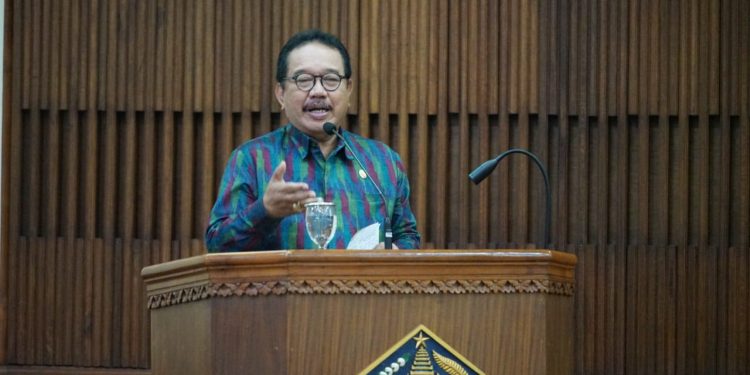 Wagub Cok Ace Kukuhkan Pengurus Asosiasi Kebugaran Bali