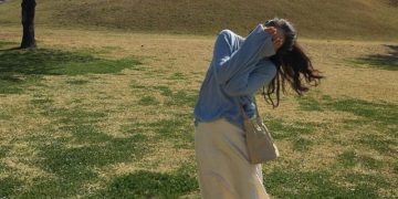 Tips Mix and Match Oversized Outfit Untuk Tubuh Mungilmu Ala Korea