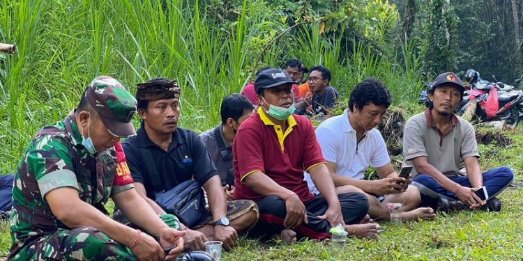 Tim KBS Desa Nongan Laksanakan Aksi Bersih Sungai dan Tebar Bibit Ikan di Tukad Tanah