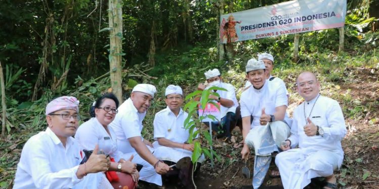Perayaan Rahina Tumpek Wariga, Upaya Gubernur Koster Ajak Masyarakat Memuliakan Tumbuh-tumbuhan