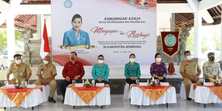 Ny.Putri Koster Kembali Laksanakan Kegiatan Sosial “Menyapa & Berbagi” Di Kabupaten Jembrana
