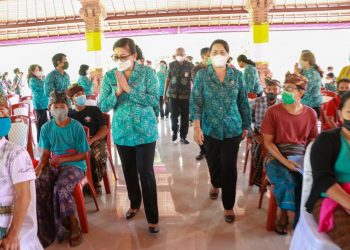 Ny.Putri Koster Gelar Aksi Sosial “Menyapa & Berbagi” di Desa Dalung & Legian ,Kabupaten Badung