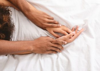 Ingin Meningkatkan Gairah Hubungan Suami Istri? Coba 5 Trik