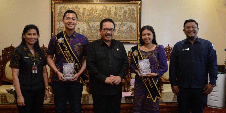 Lepas PPAP Perwakilan Bali, Cok Ace Bekali Pemuda dengan Padma Buana Berisikan Konsep Pengembangan Pariwisata Bali