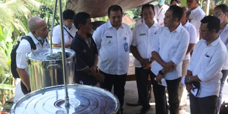 Tim Pembinaan dan Pengawasan Produksi Arak Bali Turun ke Kabupaten Jembrana