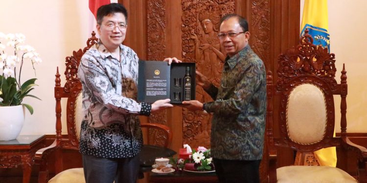 Terima Kunjungan Dubes Tiongkok untuk ASEAN , Gubernur Koster Harapkan Wisman Tiongkok Segera Datang ke Bali