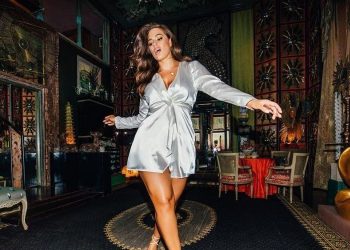 Memiliki Tubuh Berisi, ini 7 Cara Tampil Seksi a la Ashley Graham