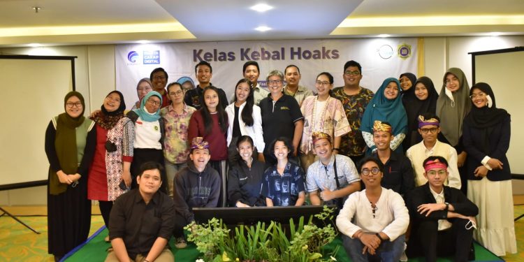 Pelajar, Mahasiswa hingga Bapak-bapak di Bali Bersemangat Mengikuti Kelas Kebal Hoaks MAFINDO