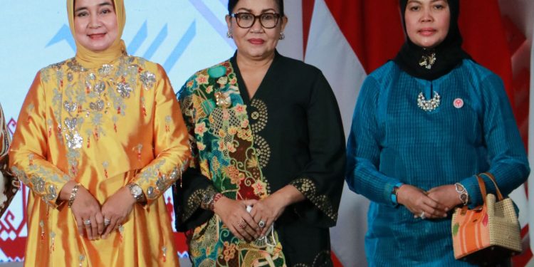 Ny. Putri Koster Harap Ke Depan Kerajinan Nusantara Dapat Menjangkau Pasar Dunia