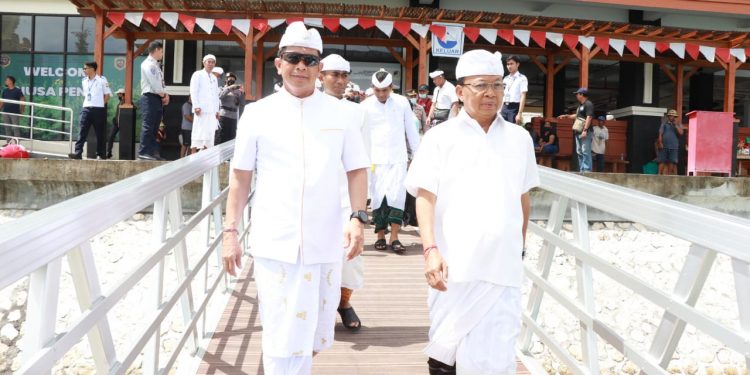 Gubernur Koster Tinjau Pelabuhan Sampalan & Bias Munjul Di Nusa Penida