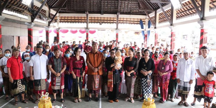 Ketua TP PKK Prov Bali Pada Acara “Aksi Sosial Menyapa dan Berbagi” di Kabupaten Gianyar
