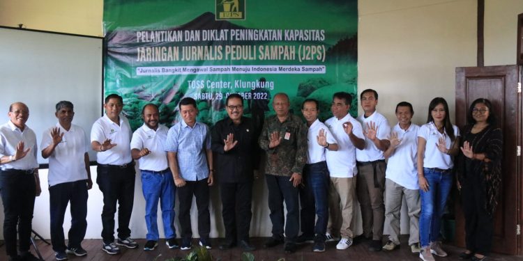 Wagub Cok Ace Lantik Jaringan Jurnalis Peduli Sampah Masa Bakti 2022-2025