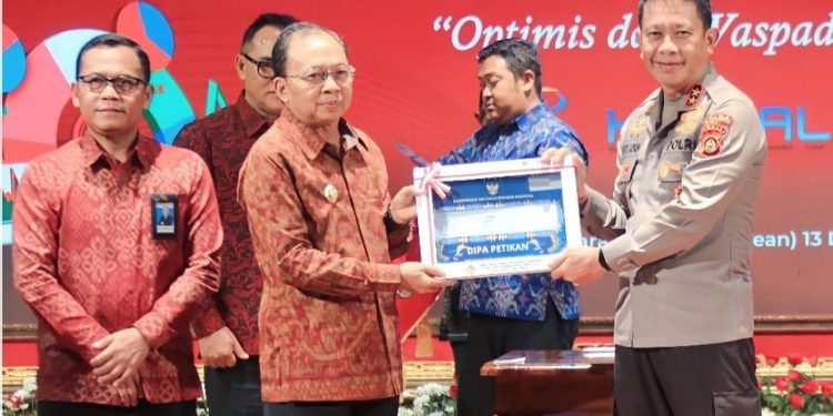 Gubernur Koster Serahkan DIPA dan TKD Provinsi Bali Tahun Anggaran 2023