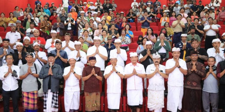 Penataan Kawasan Suci Besakih Hampir Selesai, Gubernur Koster Ajak Pedagang Tetap Rukun