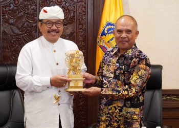 Wagub Cok Ace Tandatangani MoU Bidang Pariwisata dengan Kabupaten Berau