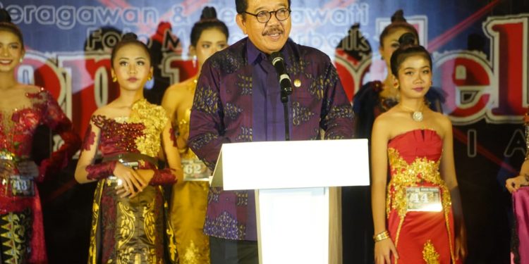 Wagub Cok Ace Berpesan Agar Orang Tua Model TMI 2022 Tetap Kawal Prestasi Akademik Anaknya