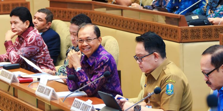 Demi Kemajuan Bali, Gubernur Wayan Koster Paparkan RUU Provinsi Bali Dihadapan Panja RUU di Komisi II DPR RI
