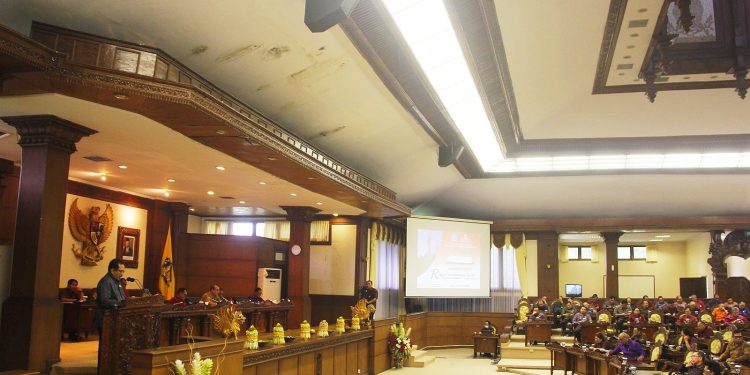 Wagub Cok Ace Sampaikan Pendapat Gubernur Bali tentang Raperda Penyelenggaraan Ketertiban Umum, Ketentraman dan Perlindungan Masyarakat serta Penyampaian LKPJ Gubernur Bali Tahun 2022