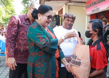 Puji Kesbangpol Bali, Bunda Putri Koster Ajak Masyrakat Lebih Peduli